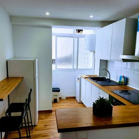 Apartment & Renovated 3-bedroom Flat Malaga