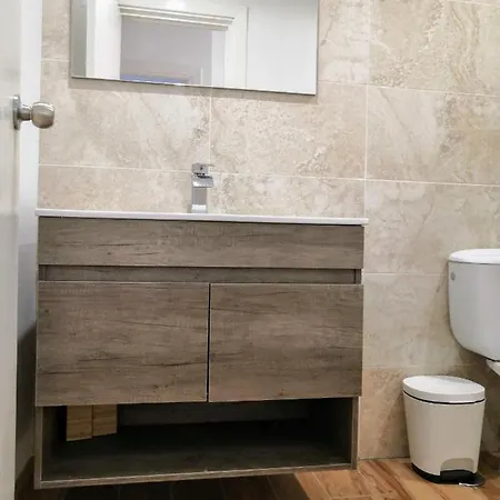 & Renovated 3-bedroom Flat *