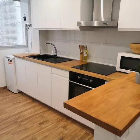 & Renovated 3-bedroom Flat * Malaga