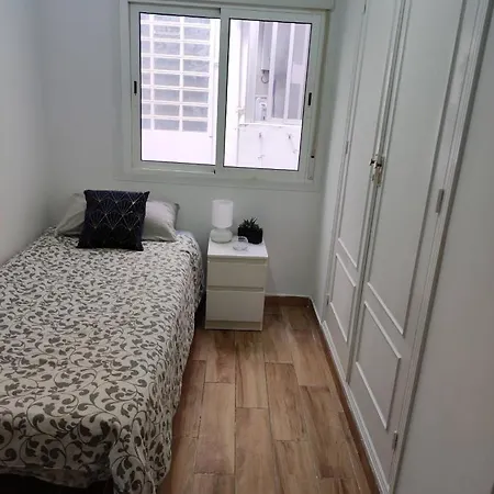 & Renovated 3-bedroom Flat Apartment *