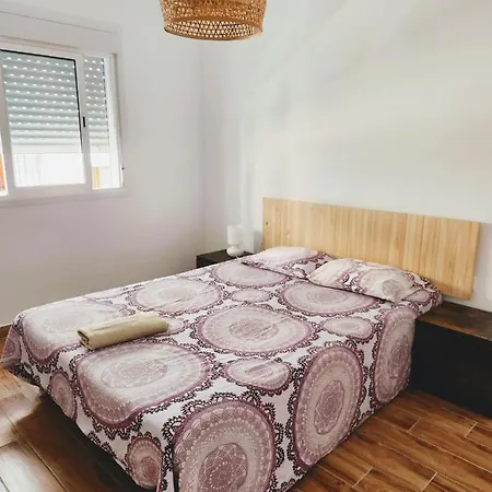 & Renovated 3-bedroom Flat Malaga