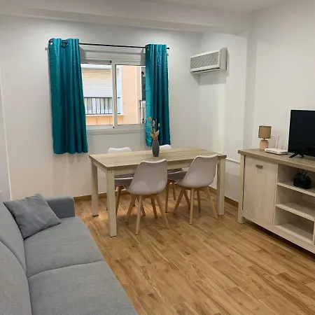 & Renovated 3-bedroom Flat *